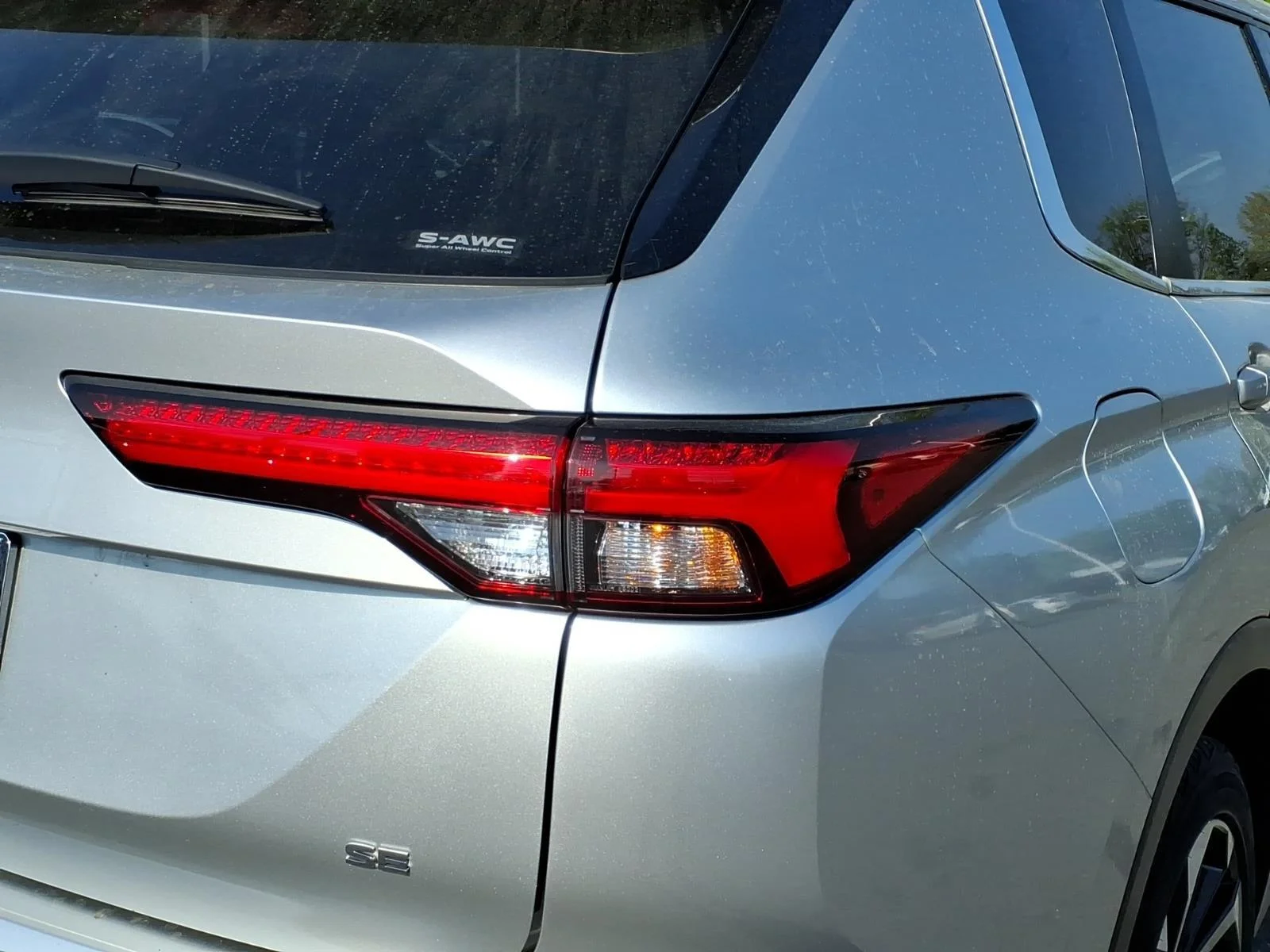 Used 2024  Mitsubishi SE image 17