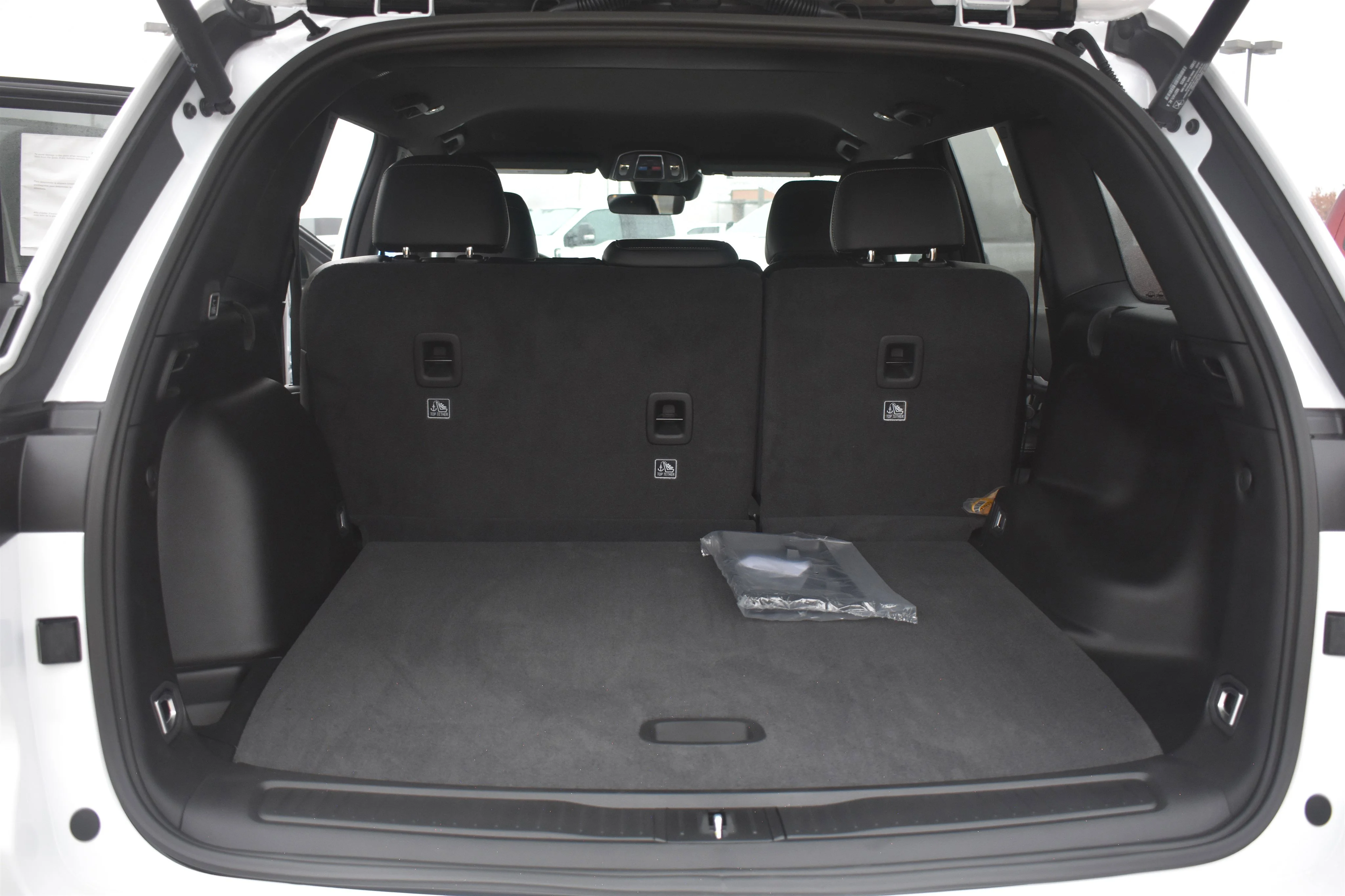 New 2026 Bright White Clearcoat Jeep Laredo Altitude image 18