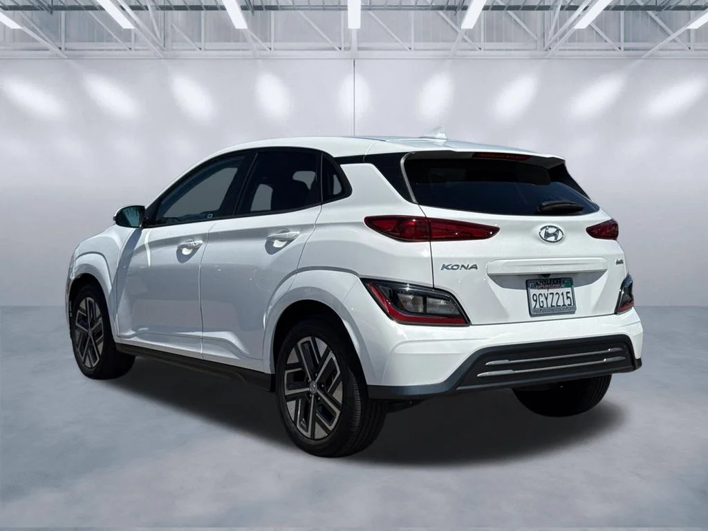 Used 2023 White Hyundai SEL image 4