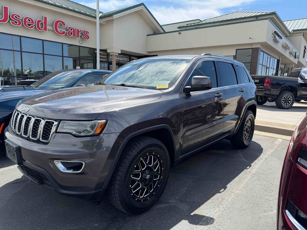 Used 2021 Gray Jeep Laredo E image 3
