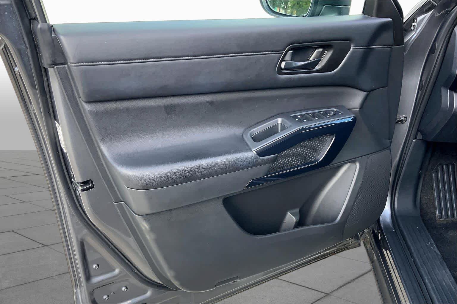 Used 2025 Gun Metallic Nissan SV image 19