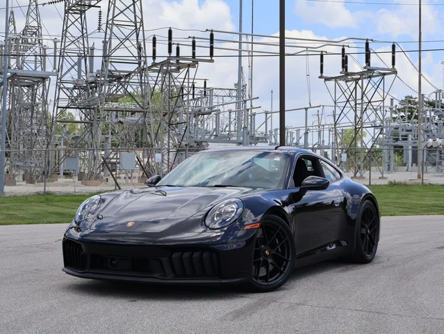 2025 Porsche 911 Carrera 4 GTS