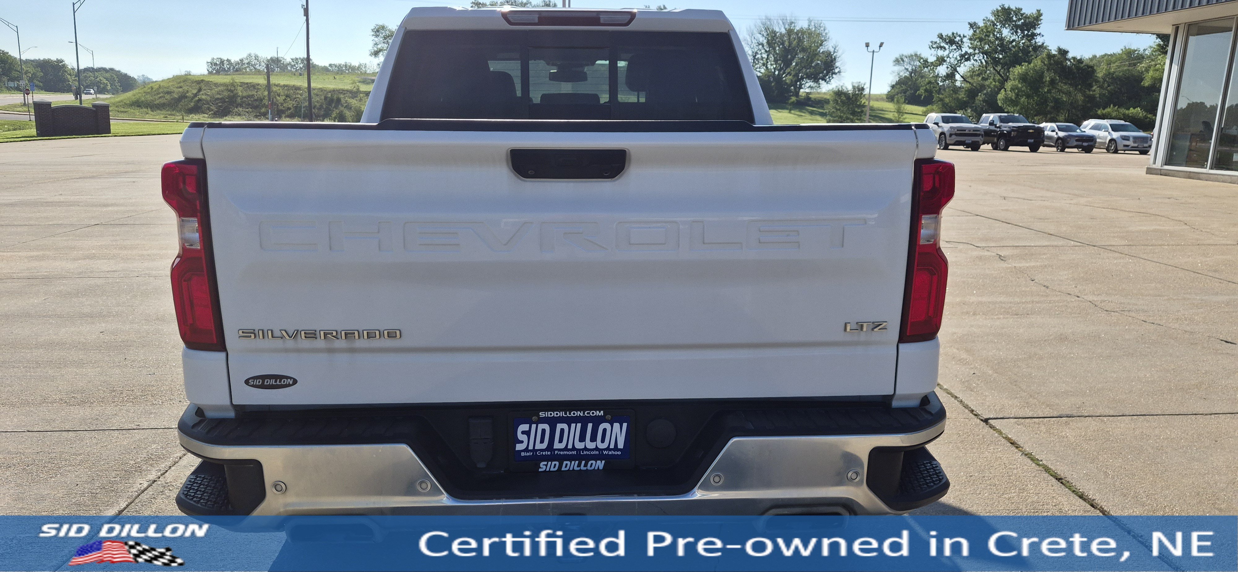 Used 2022 Summit White Chevrolet LTZ image 15