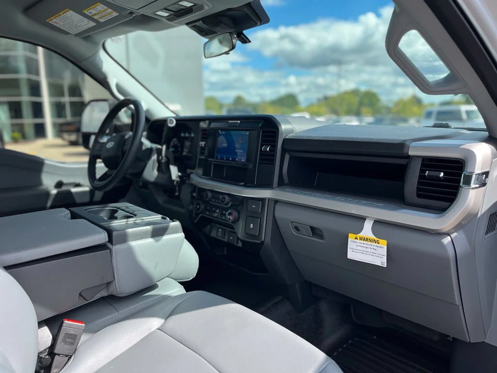 Used 2025 White Ford XL image 11