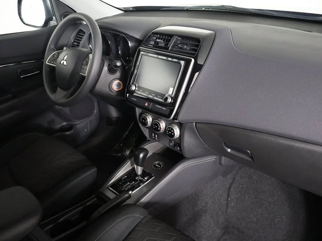 New 2027 Black Mitsubishi 2.0 ES AWC image 24
