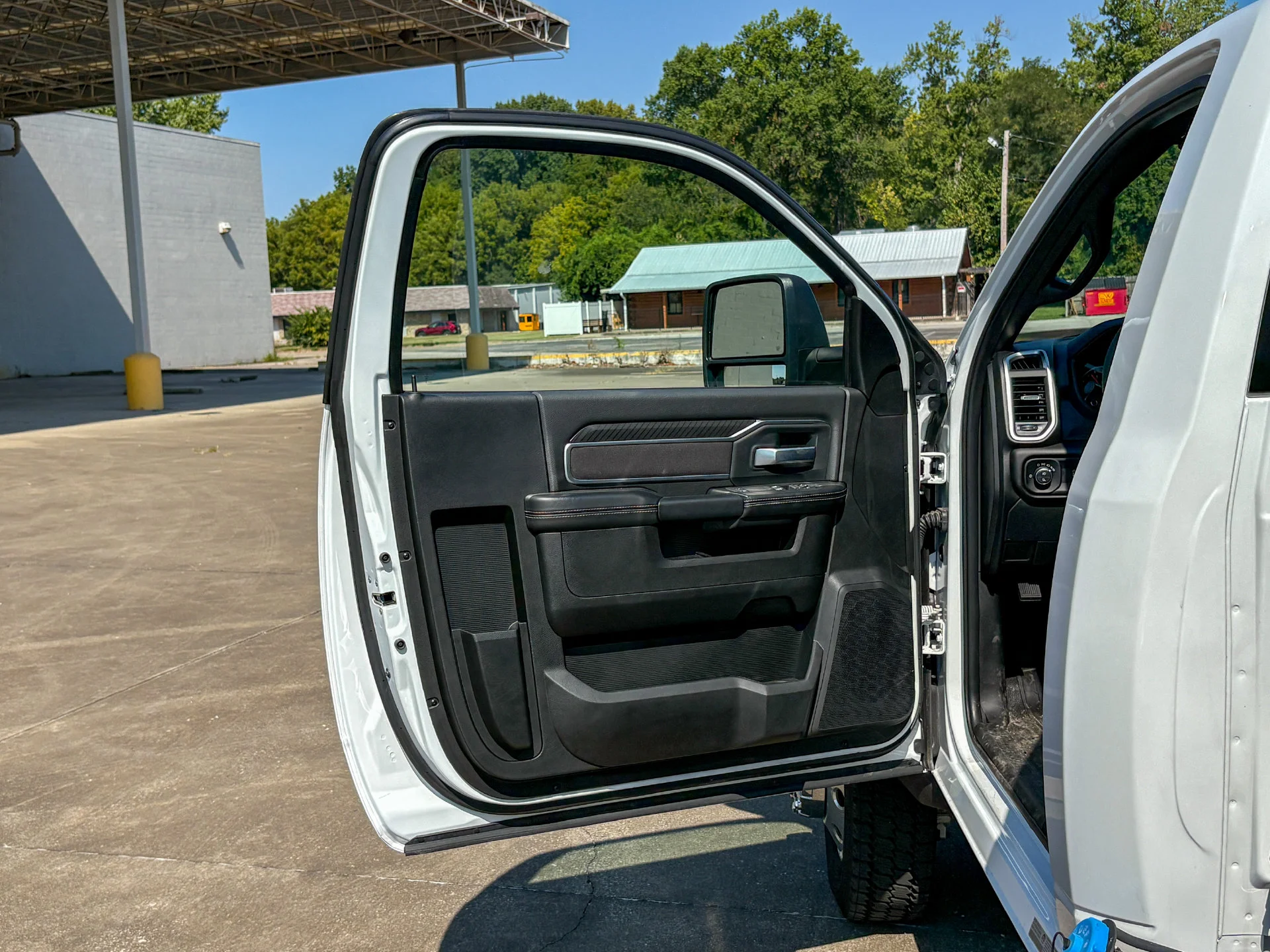 Used 2025 White Ram Tradesman image 12