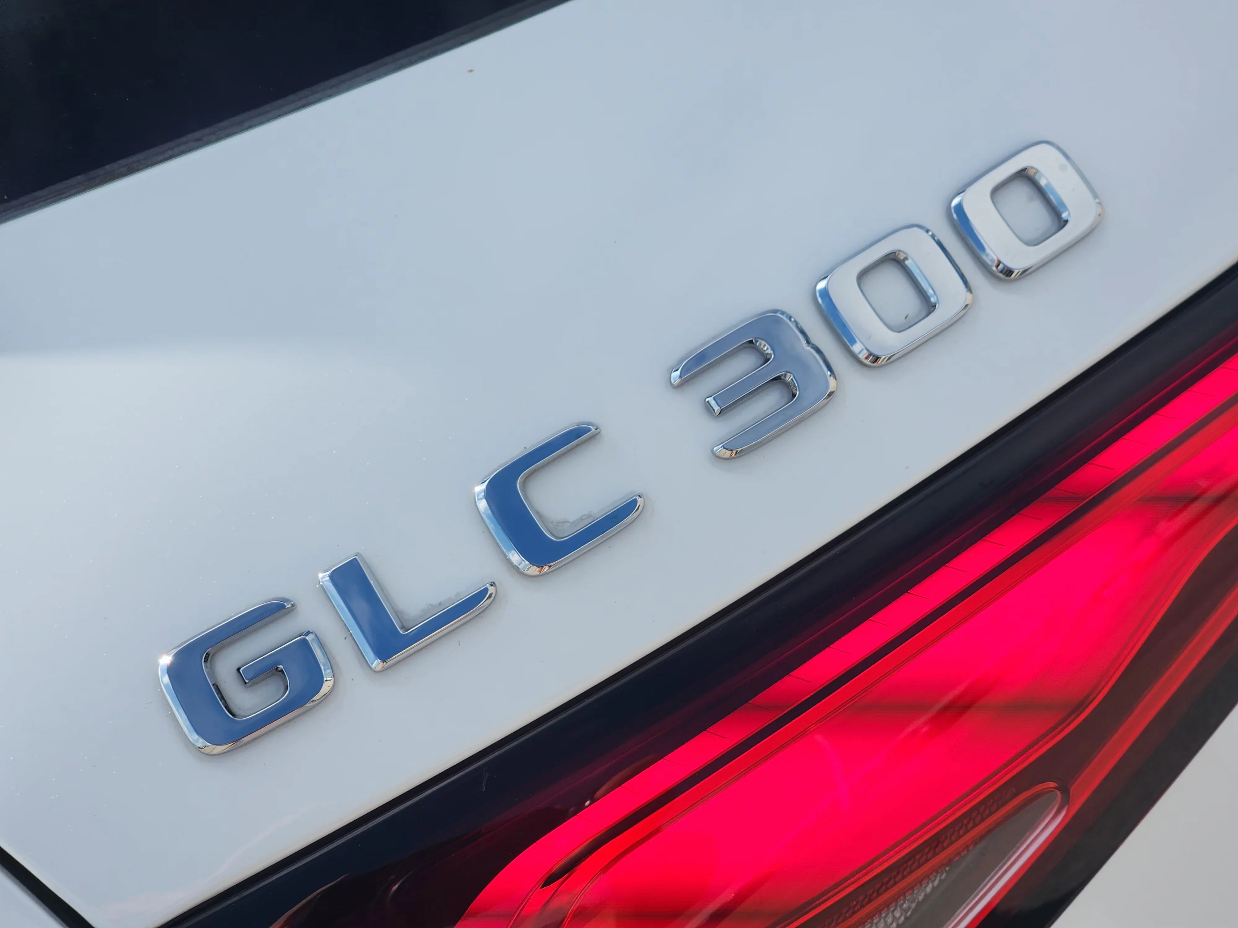 Used 2025  Mercedes-Benz GLC 300 Base image 12