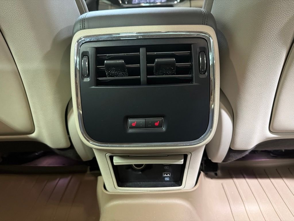 Used 2020 White Lincoln Standard image 9
