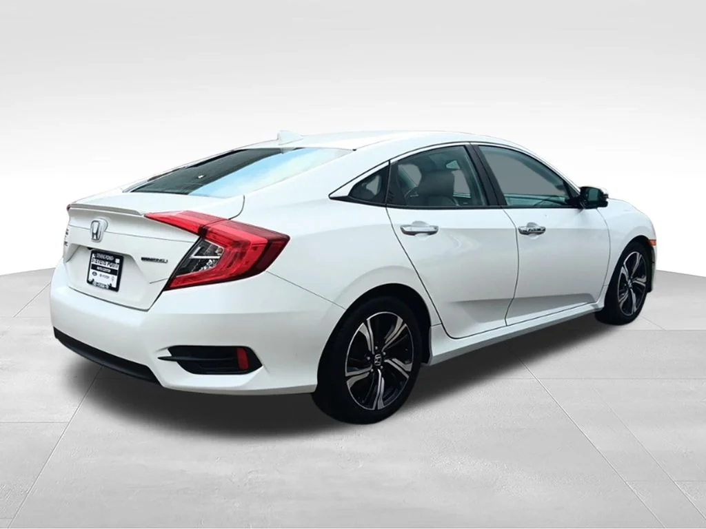 Used 2017 White Honda Touring image 6