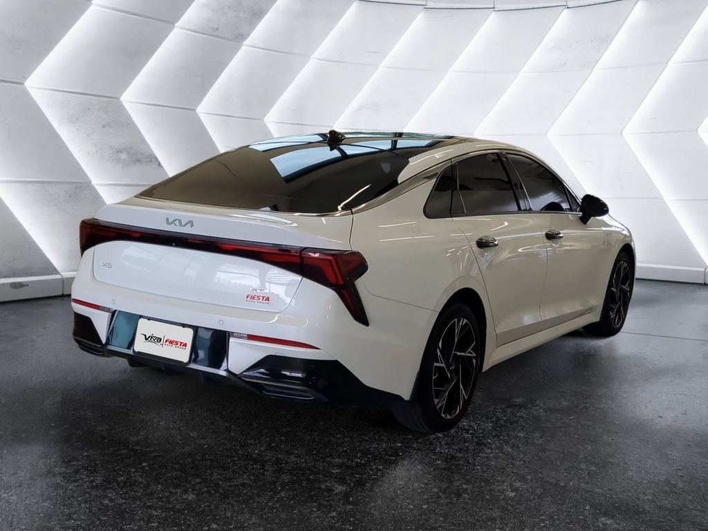 Used 2025 White Kia GT-Line image 4
