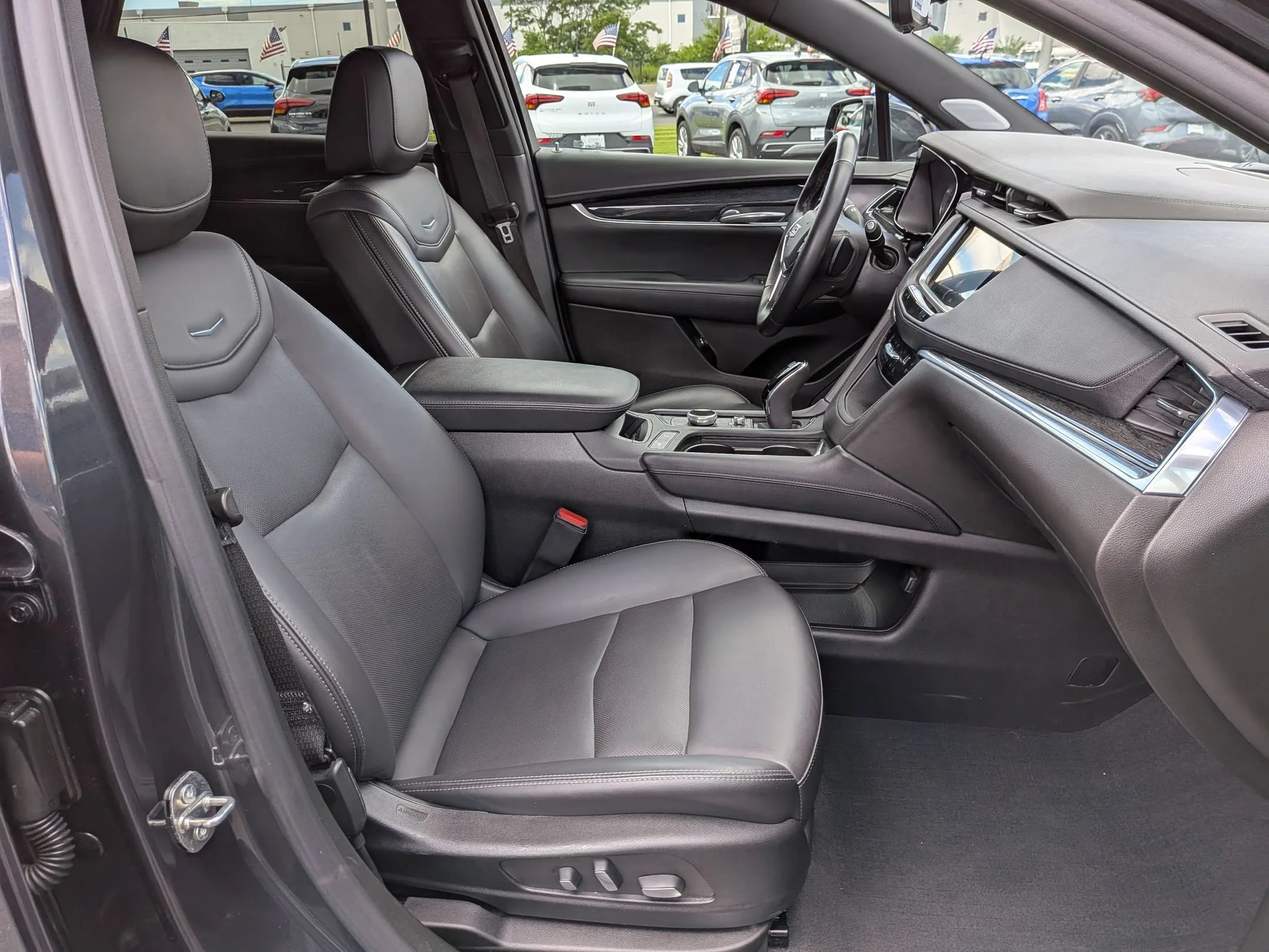 Used 2022 Wilder Metallic Cadillac AWD Premium Luxury image 27