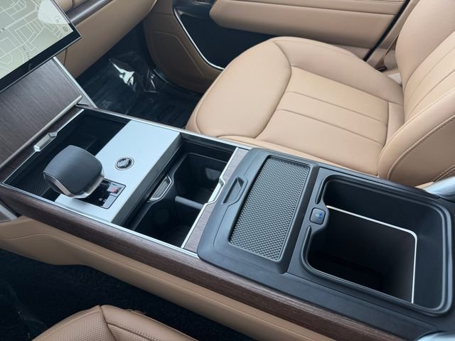 New 2026 Eiger Grey Land Rover SE image 24