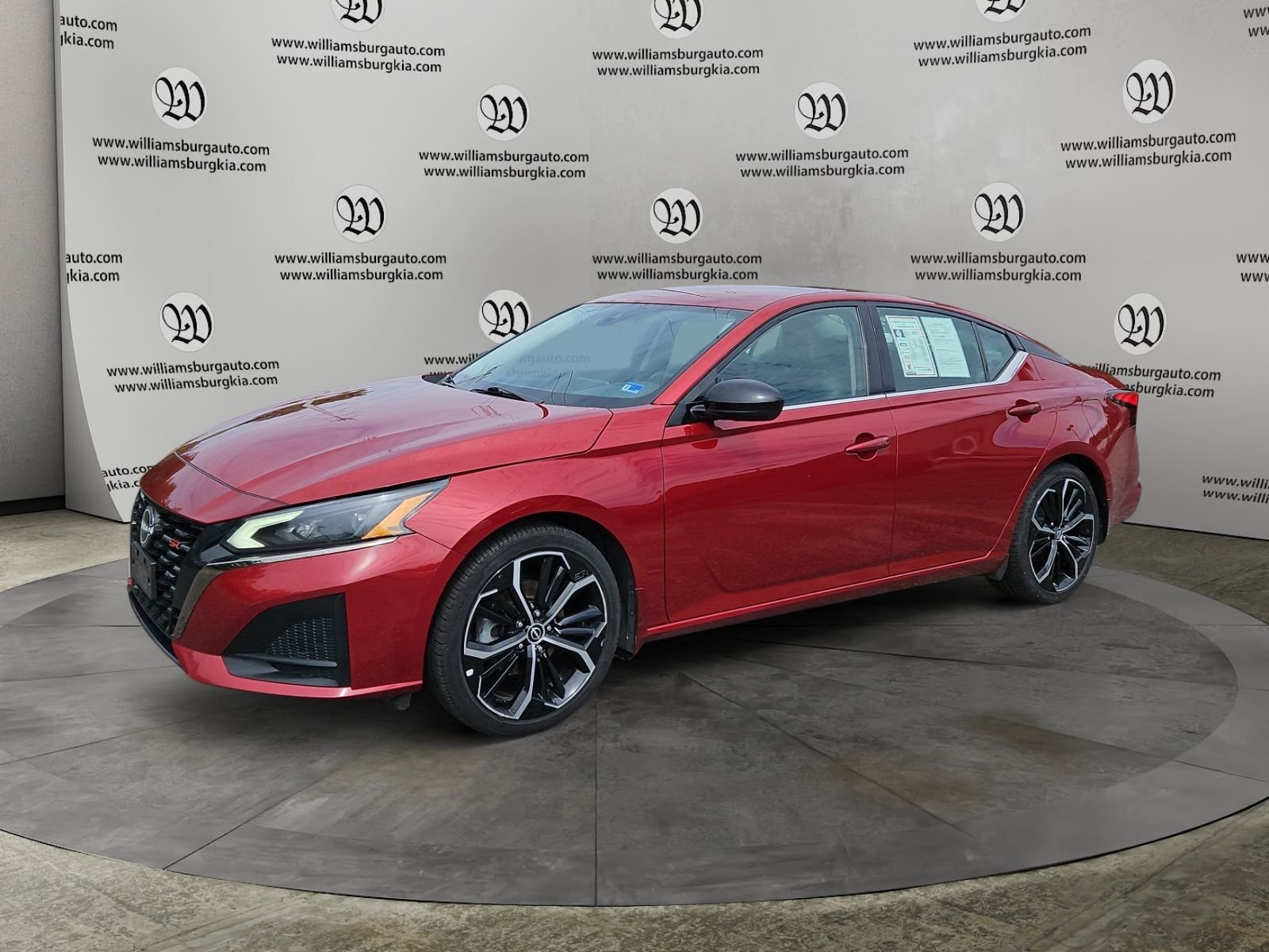 Used 2024 Red Nissan 2.5 SR image 1