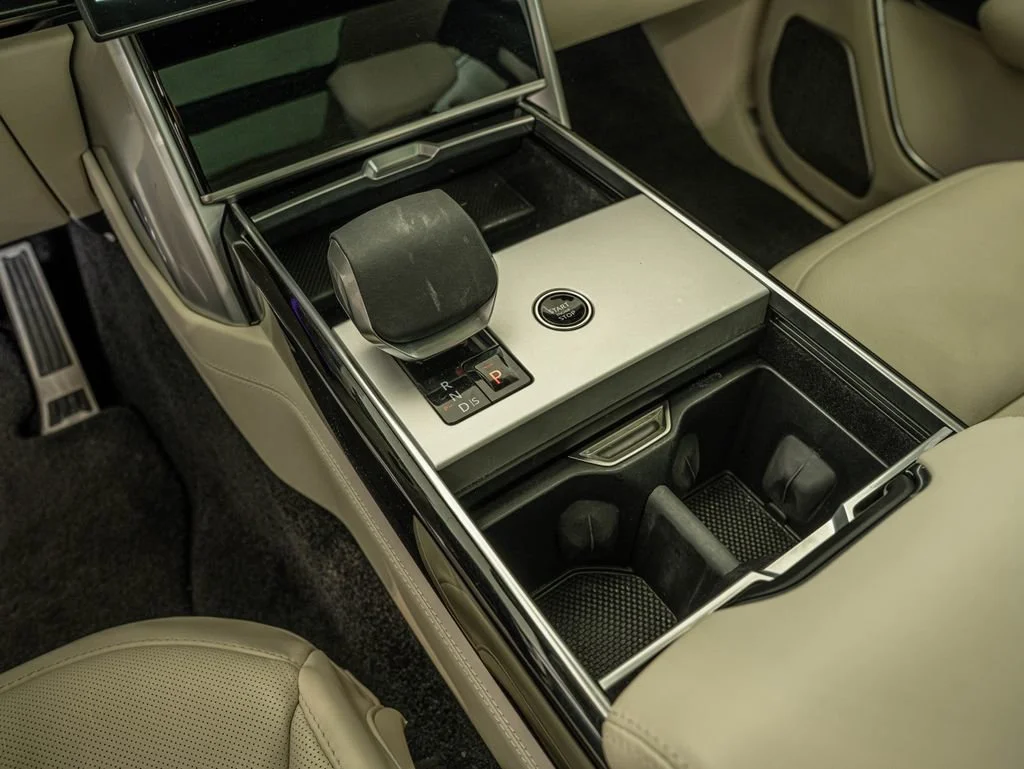 Used 2025 Fuji White Land Rover Autobiography image 27