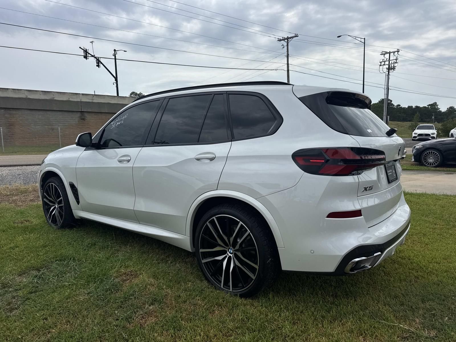 Used 2026 White BMW sDrive40i image 8