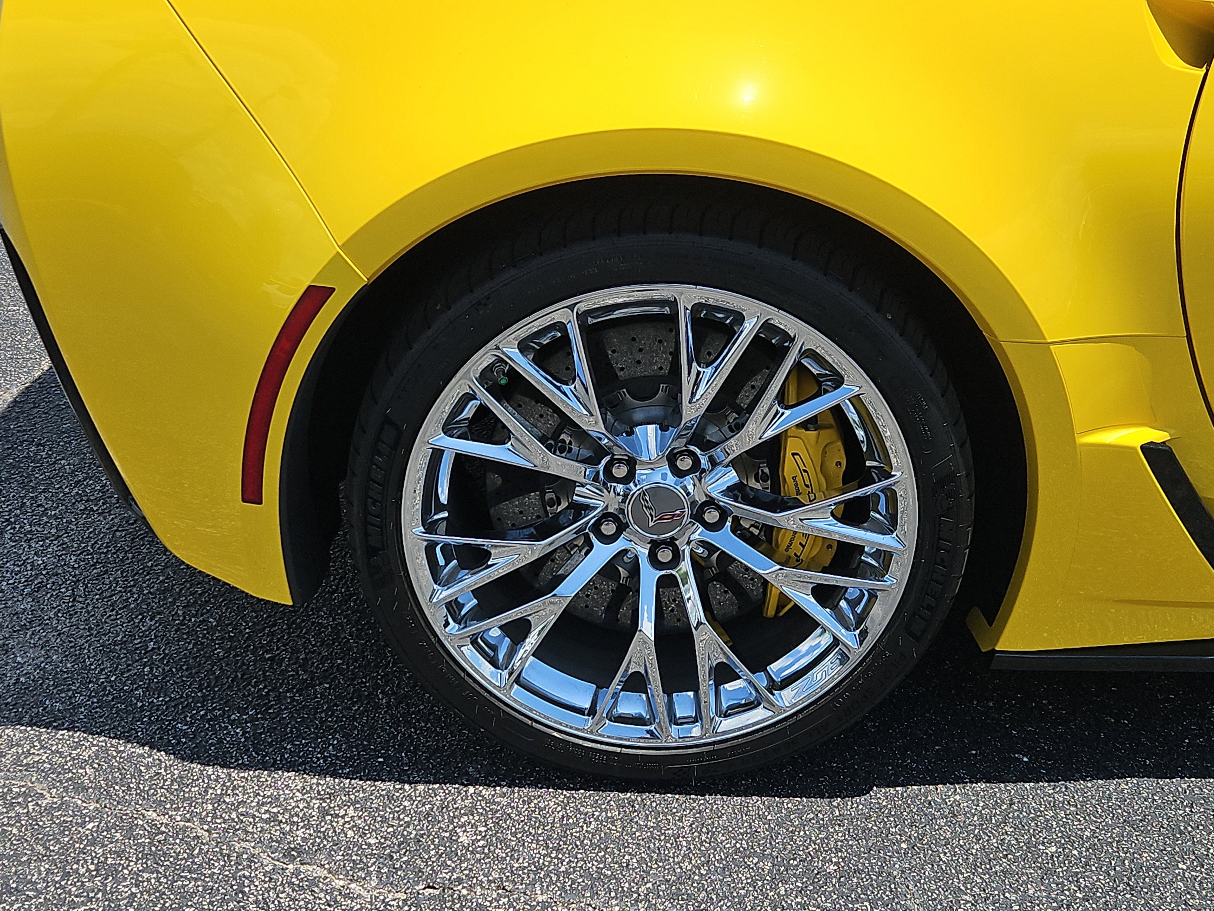 Certified Used 2019 CORVETTE RACING YELLOW TINTCOAT Chevrolet Z06 2LZ image 7