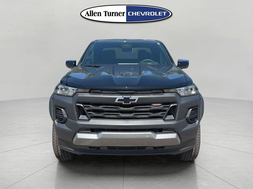 2026 Chevrolet Colorado Trail Boss - Photo 2