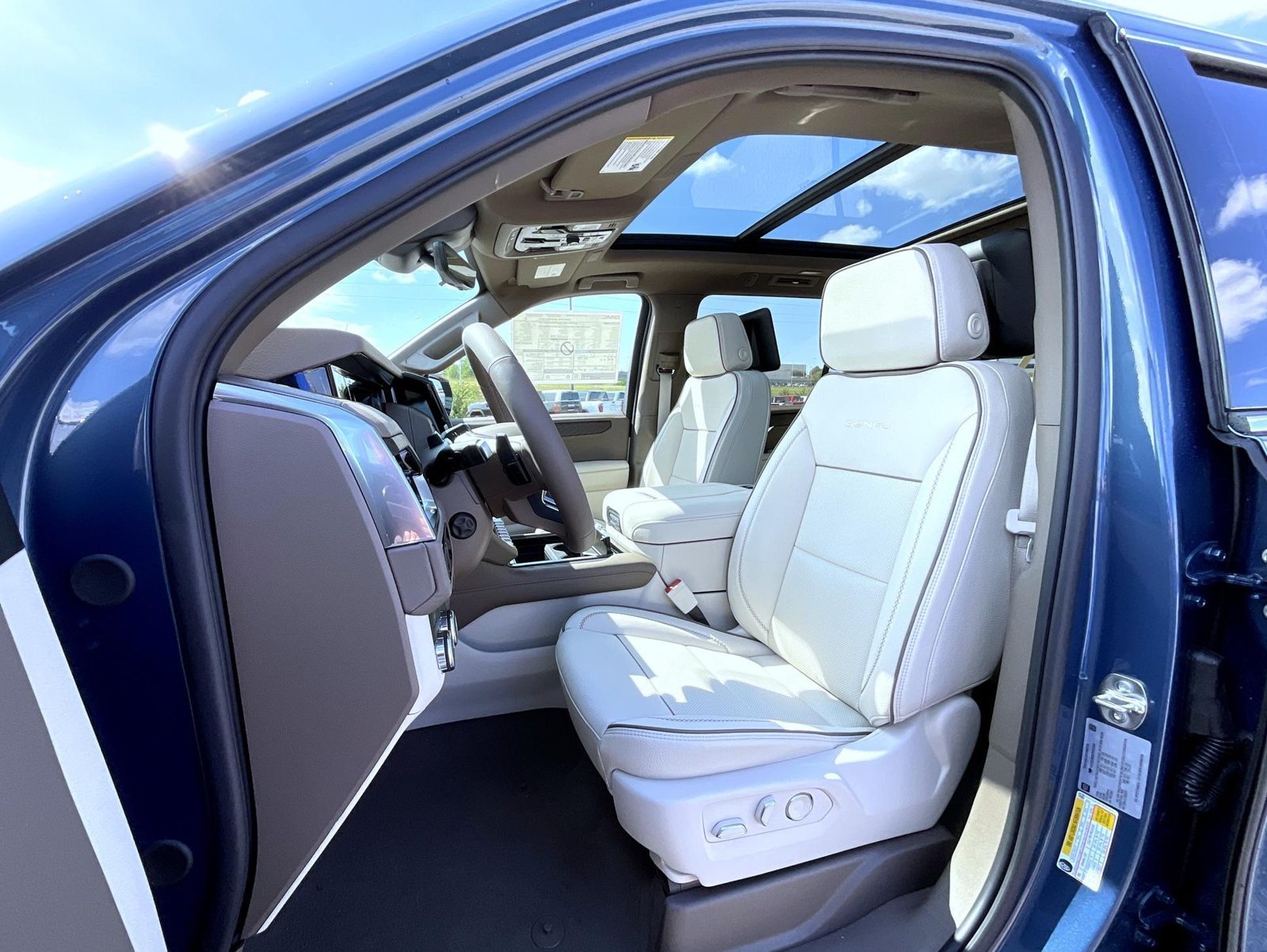 2026 GMC Yukon XL Denali - Photo 10