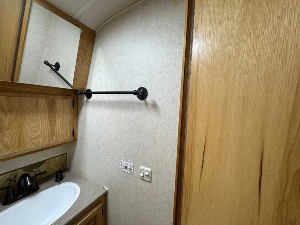 Used 2011 SILVER AIRSTREAM  image 25