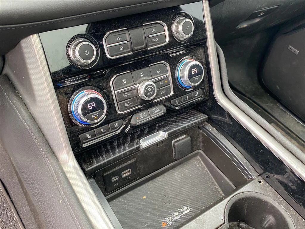 Used 2023 Onyx Black GMC Denali image 23