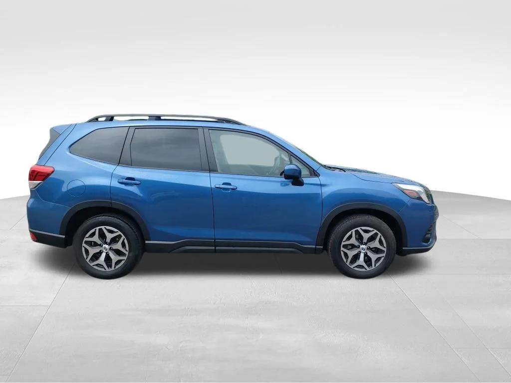 Used 2023 Horizon Blue Pearl Subaru Premium image 7