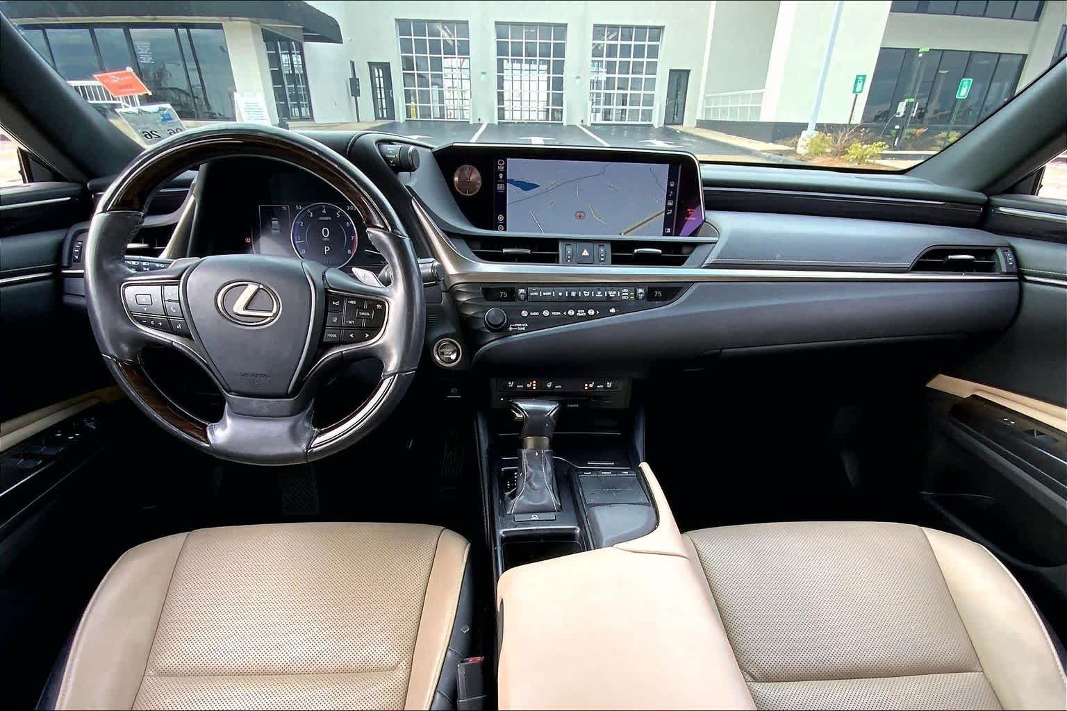 Used 2019 Sunlit Green Lexus  image 15