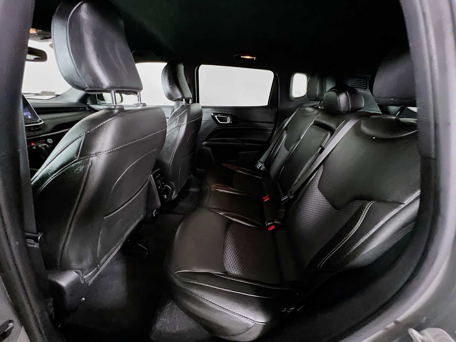 Used 2023 Sting-Gray Clearcoat Jeep Altitude image 24