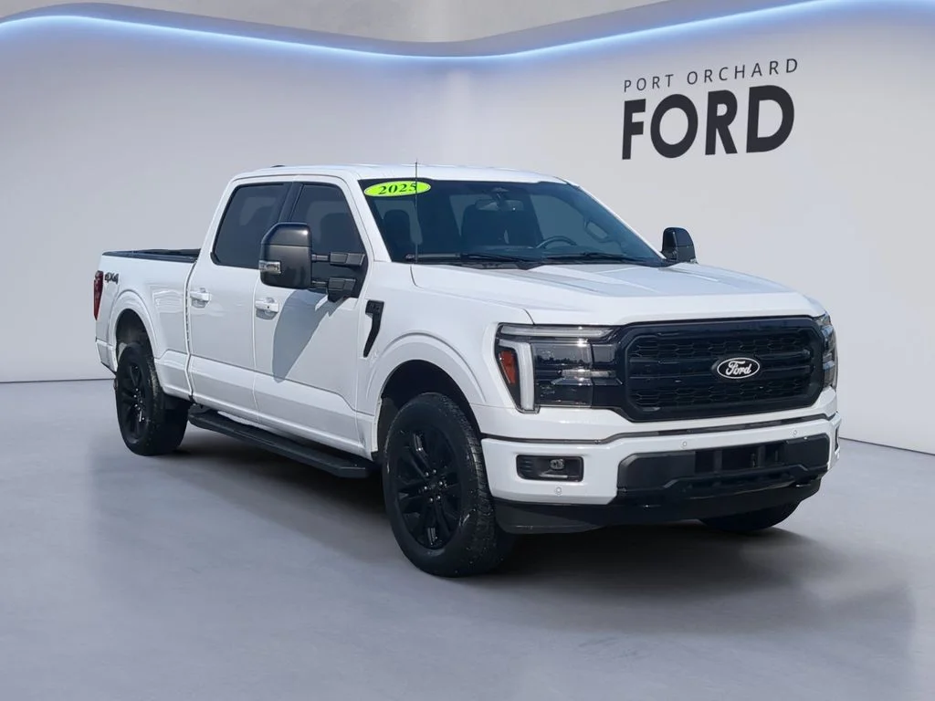 Used 2025  Ford Lariat image 9