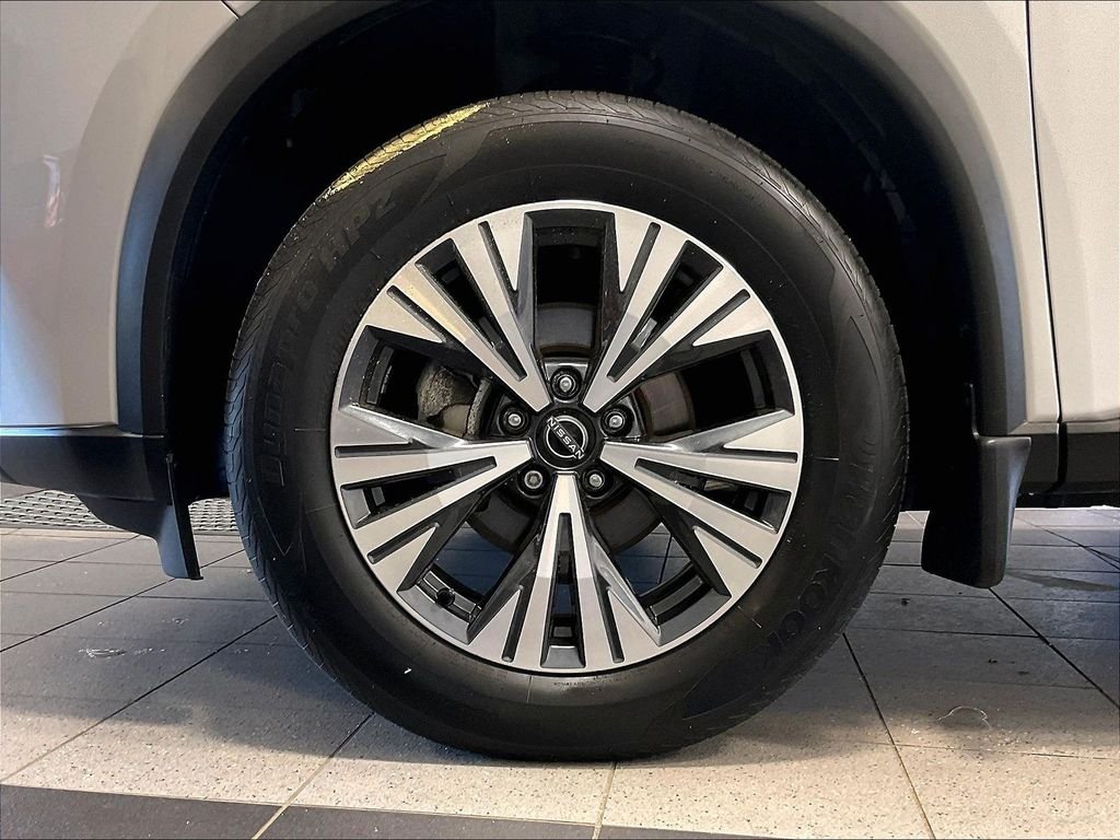 Used 2023 Silver Nissan SV image 7