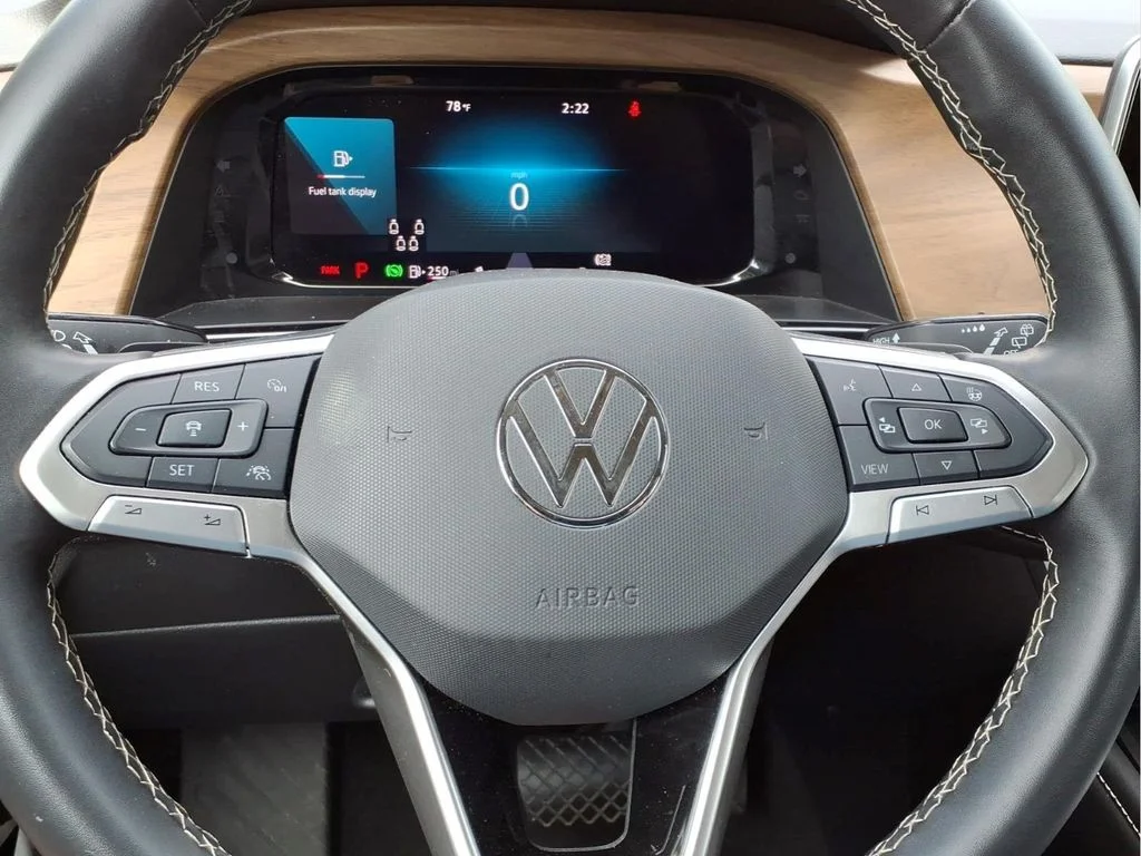 Used 2024  Volkswagen 2.0T SE w/Technology image 10