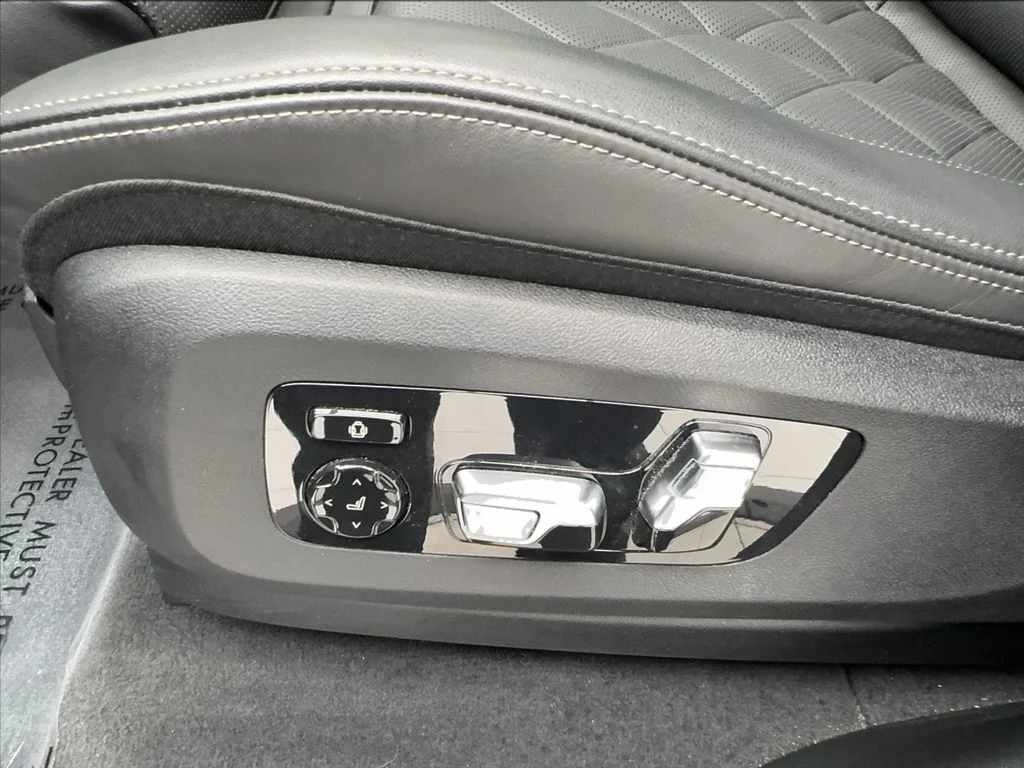 Used 2025 Black BMW sDrive40i image 21