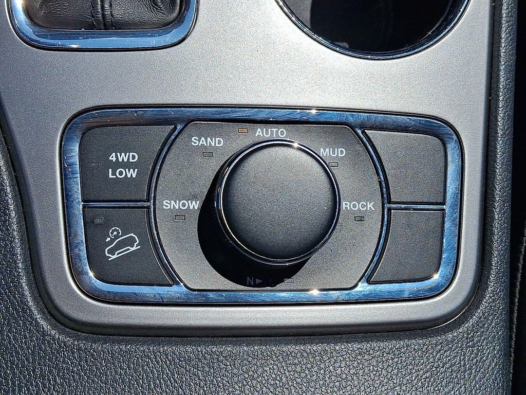 Used 2020 Black Jeep Limited image 25