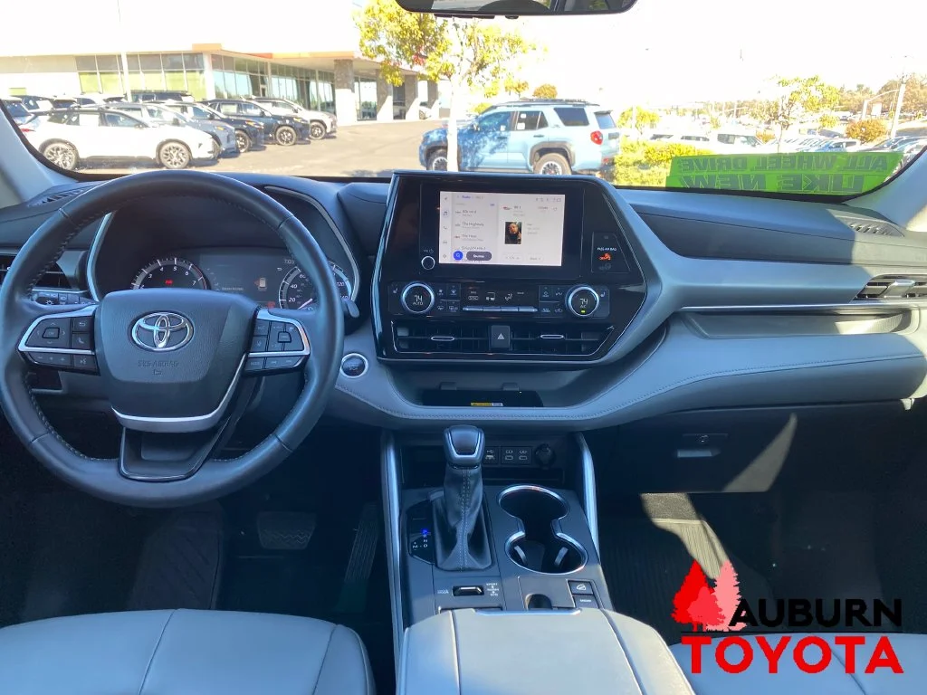 Used 2024 Wind Chill Pearl Toyota XLE image 12