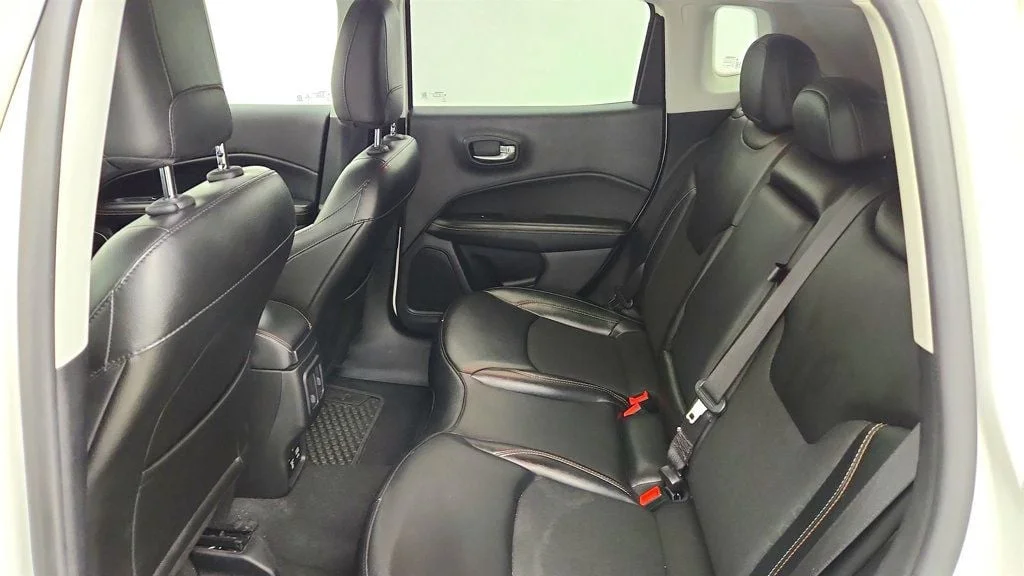 Used 2020 White Clearcoat Jeep Latitude 4x4 w/ Popular Equipment & Cold Weather Groups image 21