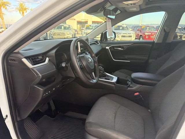 2025 Toyota RAV4 XLE - Photo 26