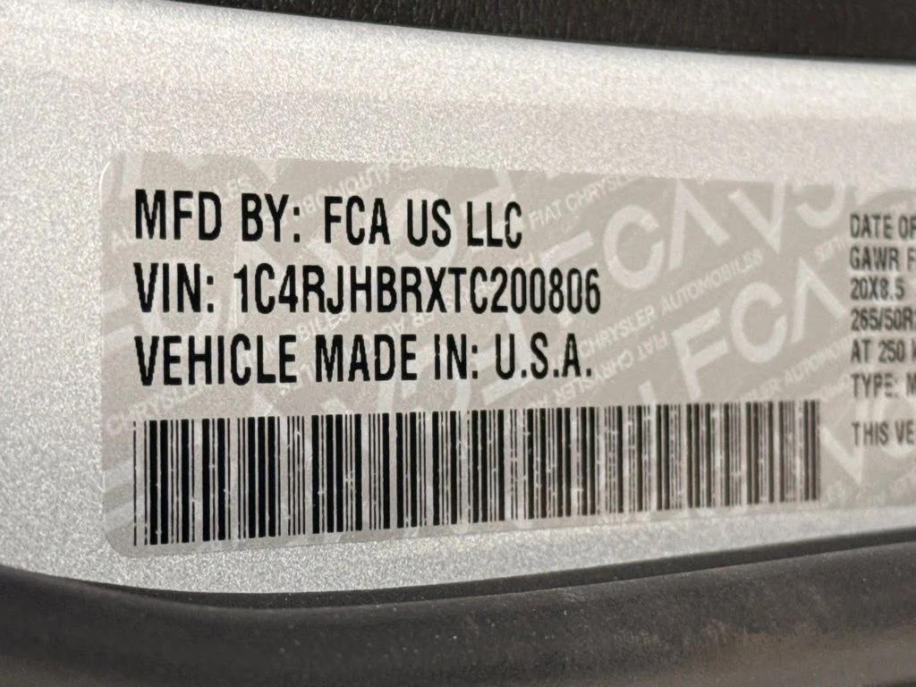 New 2026 Silver Zynith Exterior Paint Jeep Limited image 39
