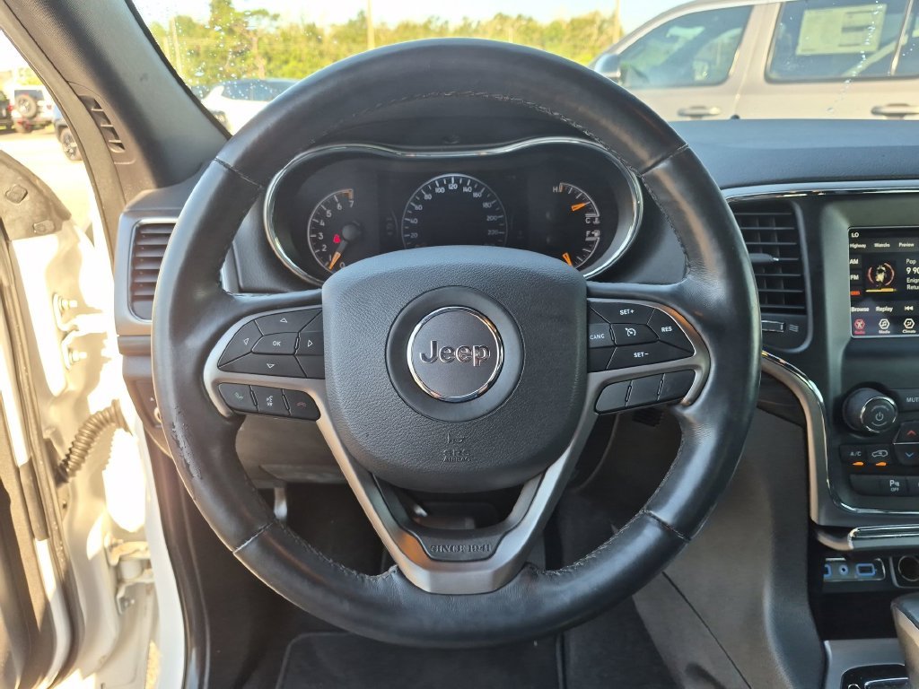 Used 2021 White Jeep Laredo image 14