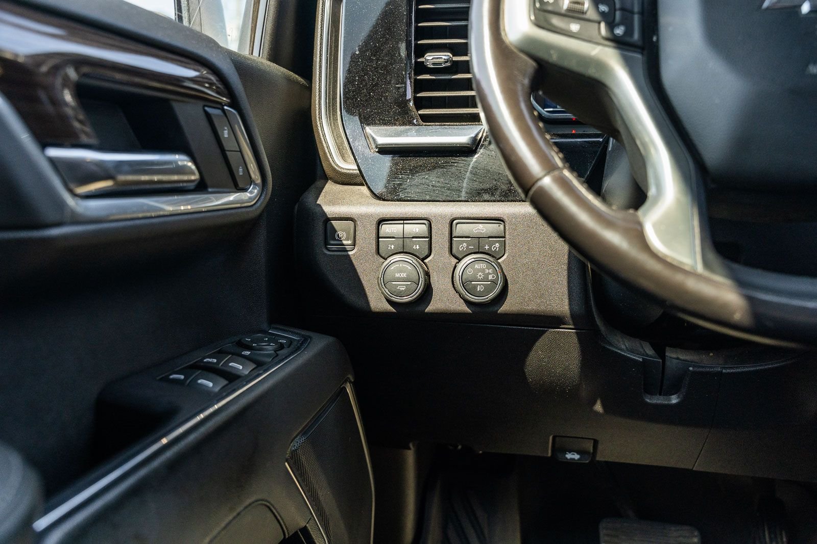 Used 2022 White Chevrolet RST image 24