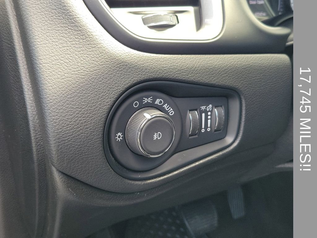 Used 2023 Gray Jeep Latitude image 15