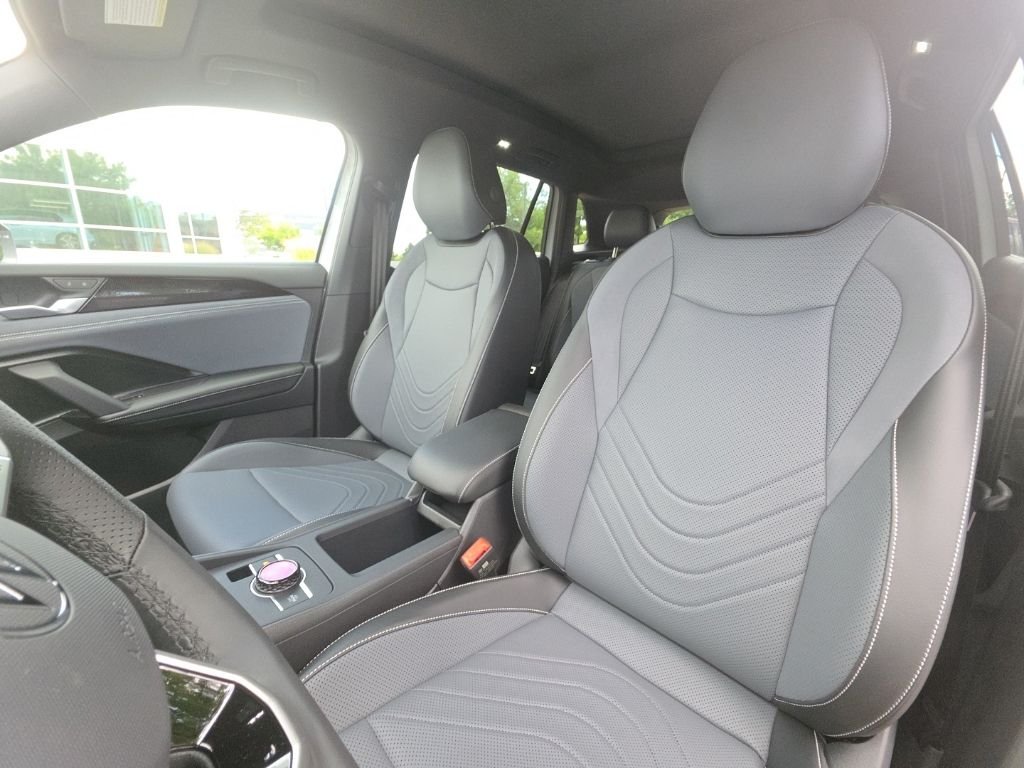New 2026 Opal White w/Deep Black Roof Volkswagen 2.0T SE R-Line Black image 12