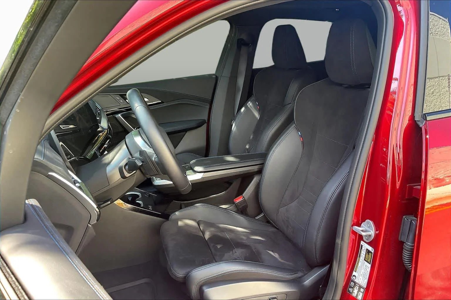 Used 2026 Vegas Red Metallic BMW xDrive28i image 7