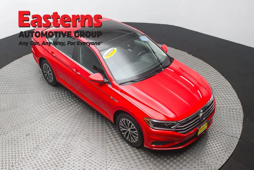 Used 2019 Red Volkswagen SEL image 3