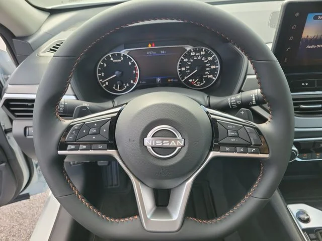 New 2026 Pearl White TriCoat / Super Black Two-tone Nissan SR image 23