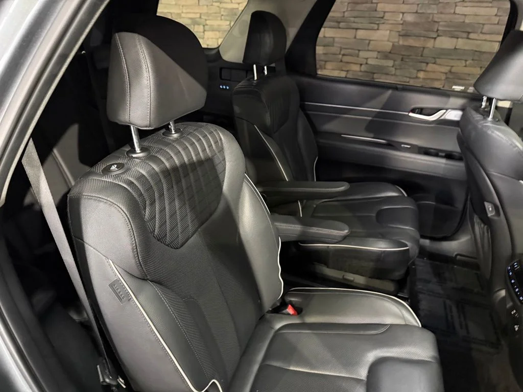 Used 2023 Graphite Hyundai Limited image 36