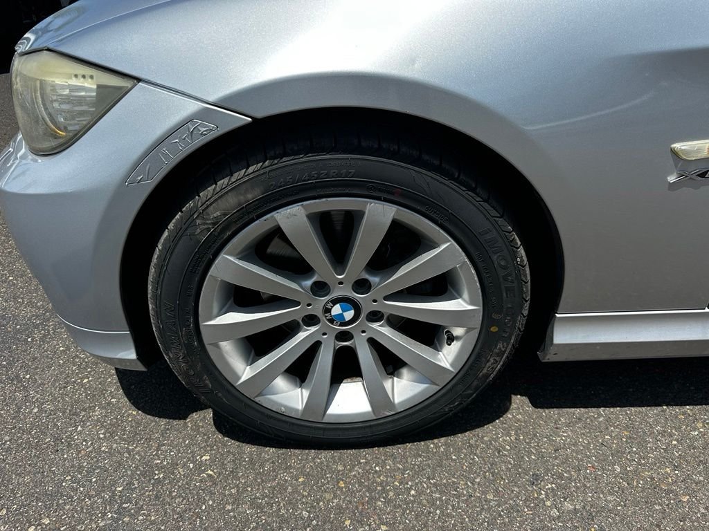 Used 2011 Silver BMW 328i xDrive image 9