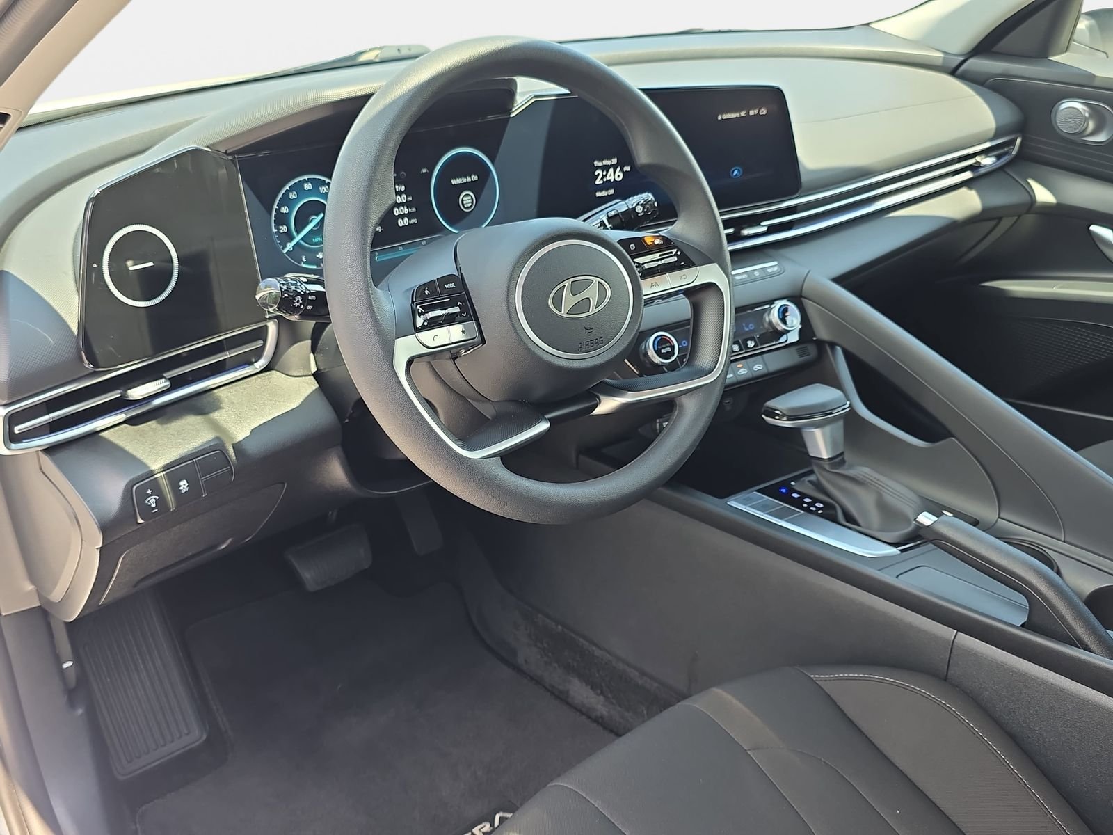 Used 2024 White Hyundai SEL image 16