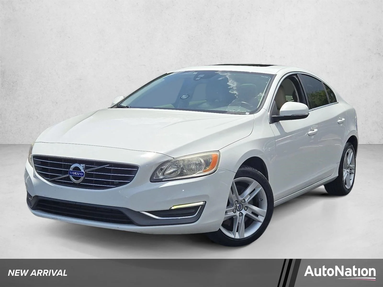 Used 2014 Ice White Volvo T5 Premier image 1