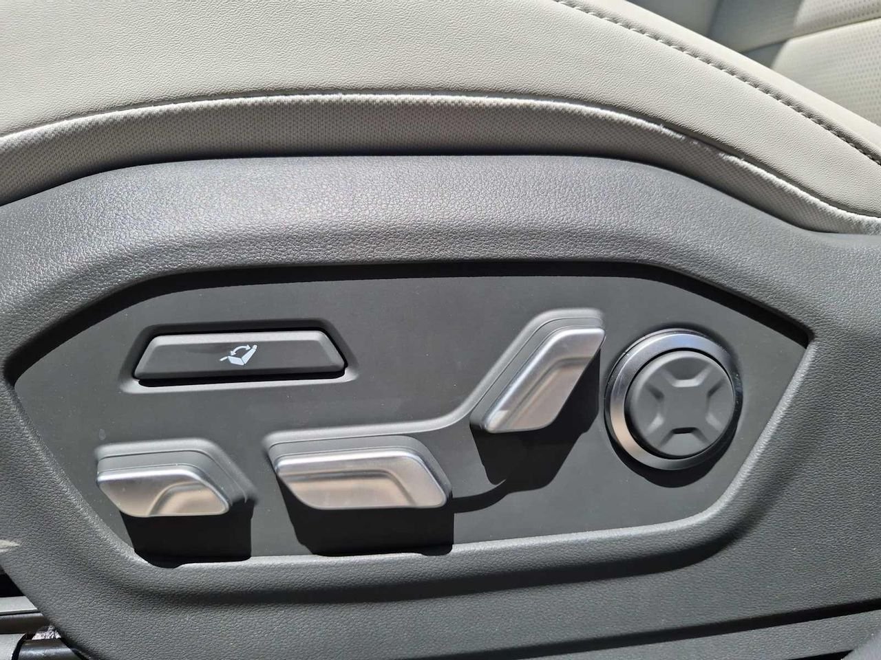 New 2026 Serenity White Hyundai Calligraphy AWD image 17
