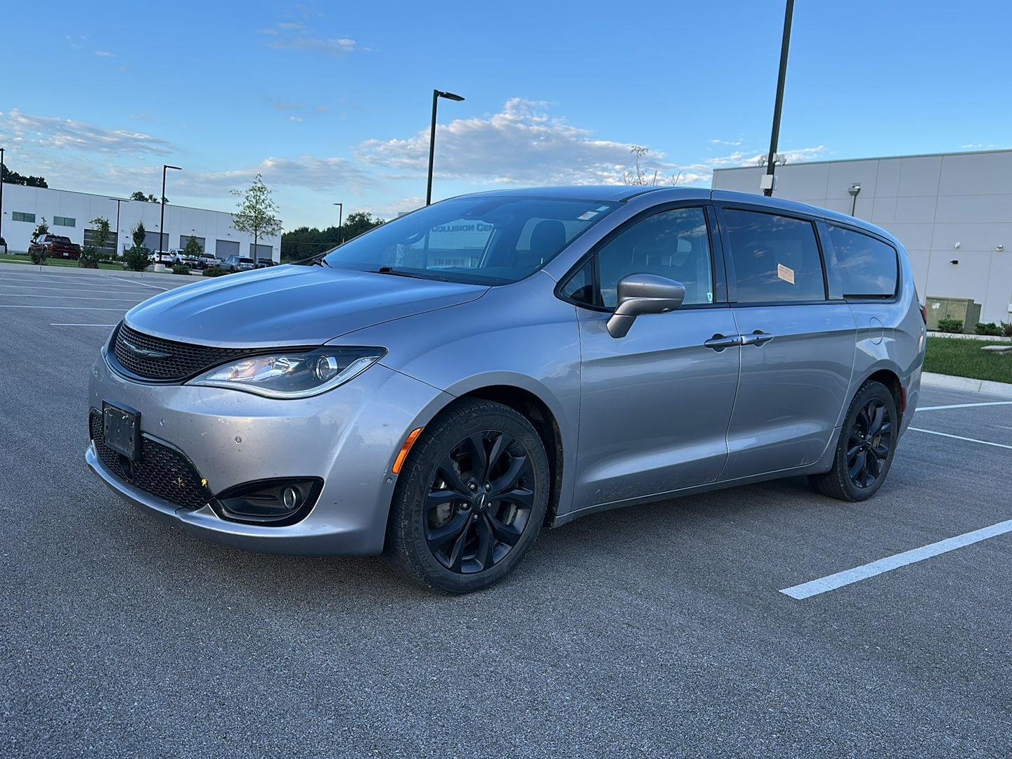 Used 2020 Chrysler Pacifica Touring with VIN 2C4RC1FG3LR145455 for sale in Kansas City