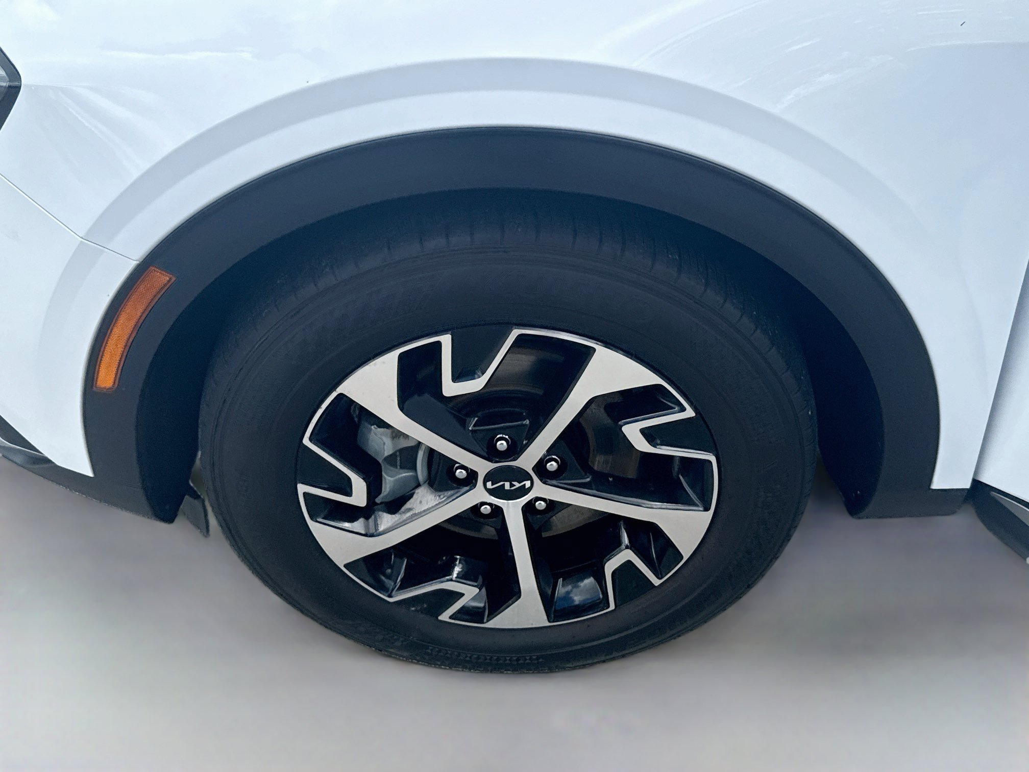 Used 2024 Glacial White Pearl Kia EX image 33
